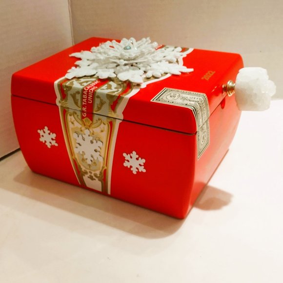 Suenos de Saundra Upcycled Large Red Cigar Box, Storage/Jewelry Box/Home Accent - Picture 3 of 13